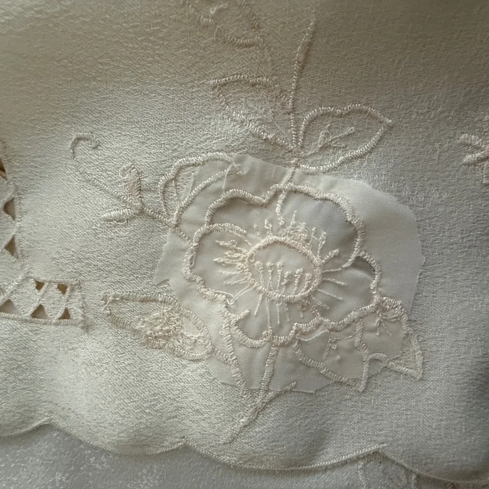 Vintage Cream Embroidered Floral Cutwork Scalloped Placemats Napkins Set of 8